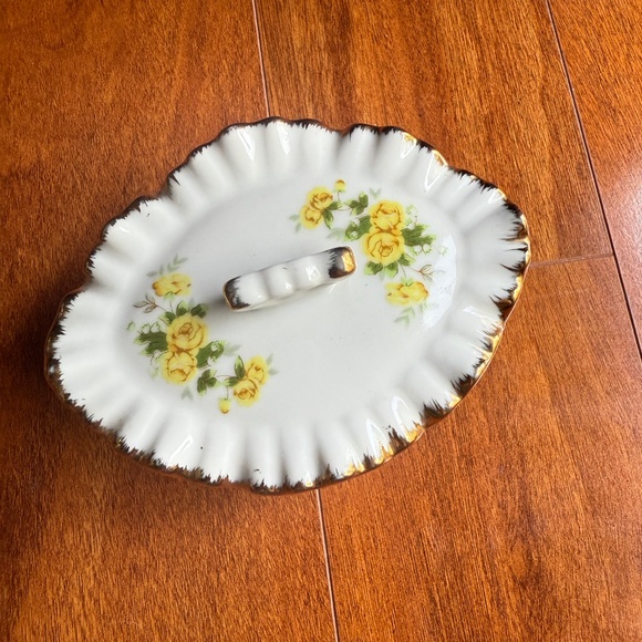 Porcelain Trinket Box Footed Hand Painted With Flowers Ruffled Lid Marked White. - Picture 2 of 12